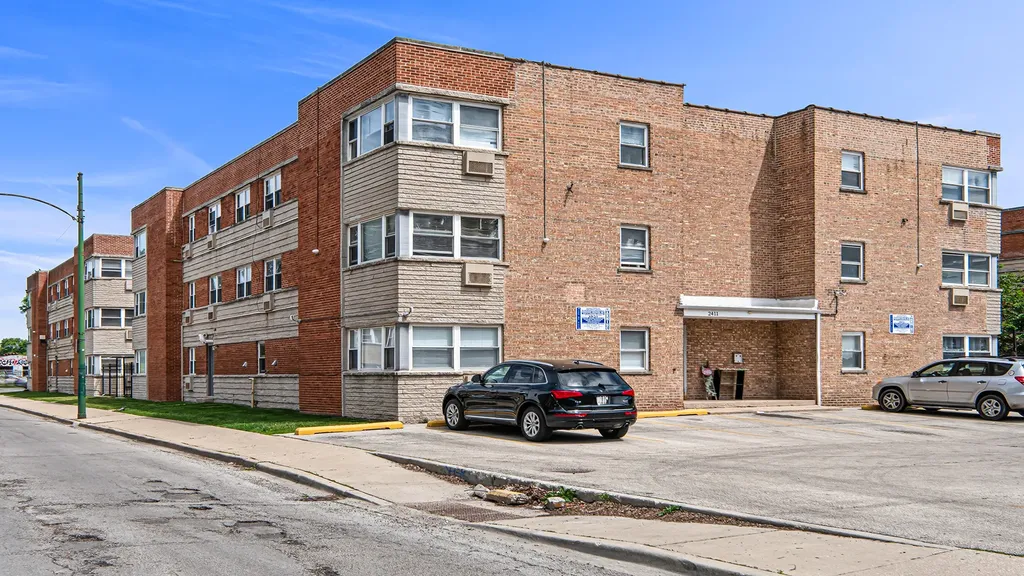 2411 West Balmoral Avenue Chicago IL 60625