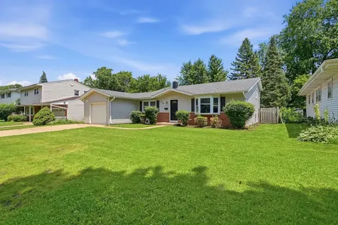 256 Walnut Drive St. Charles IL 60174