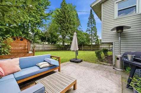 256 Walnut Drive St. Charles IL 60174