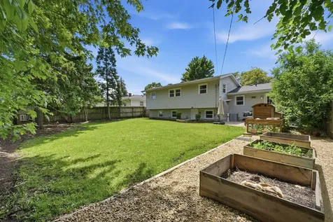 256 Walnut Drive St. Charles IL 60174