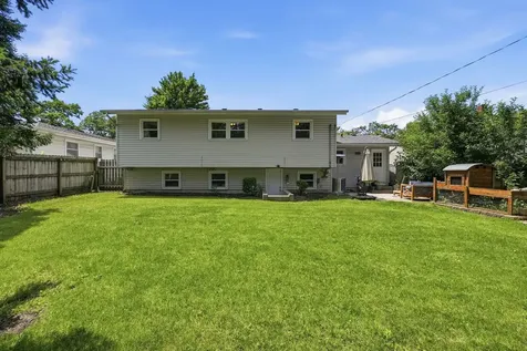 256 Walnut Drive St. Charles IL 60174