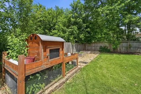 256 Walnut Drive St. Charles IL 60174