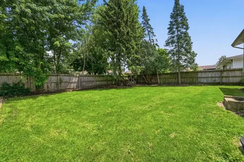 256 Walnut Drive St. Charles IL 60174