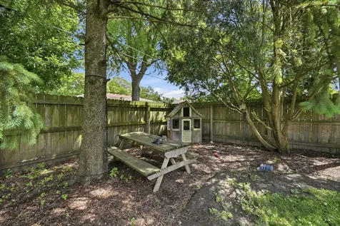 256 Walnut Drive St. Charles IL 60174