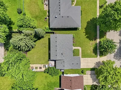 256 Walnut Drive St. Charles IL 60174