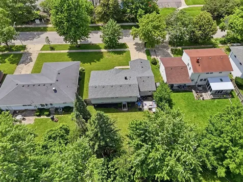 256 Walnut Drive St. Charles IL 60174