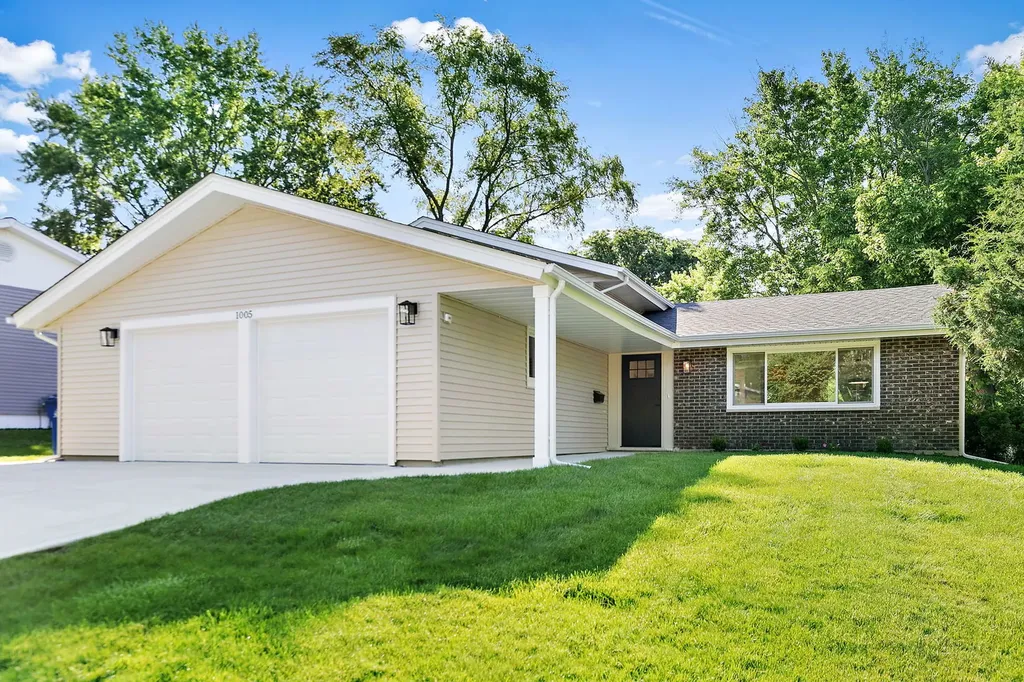 1005 Carlton Lane Schaumburg IL 60193