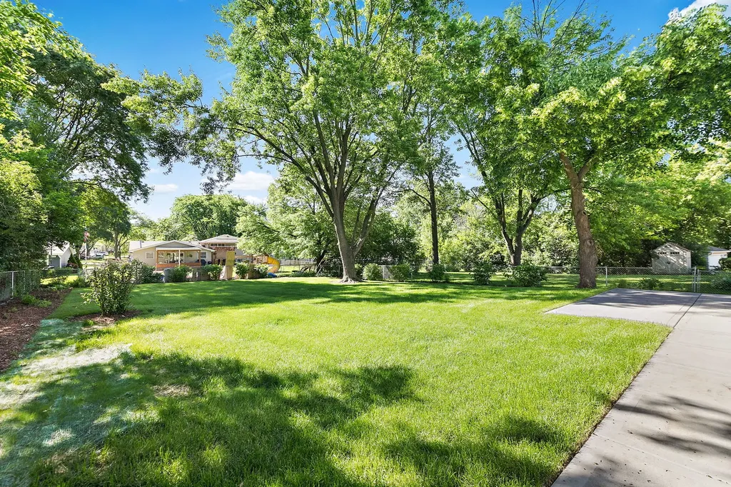 1005 Carlton Lane Schaumburg IL 60193