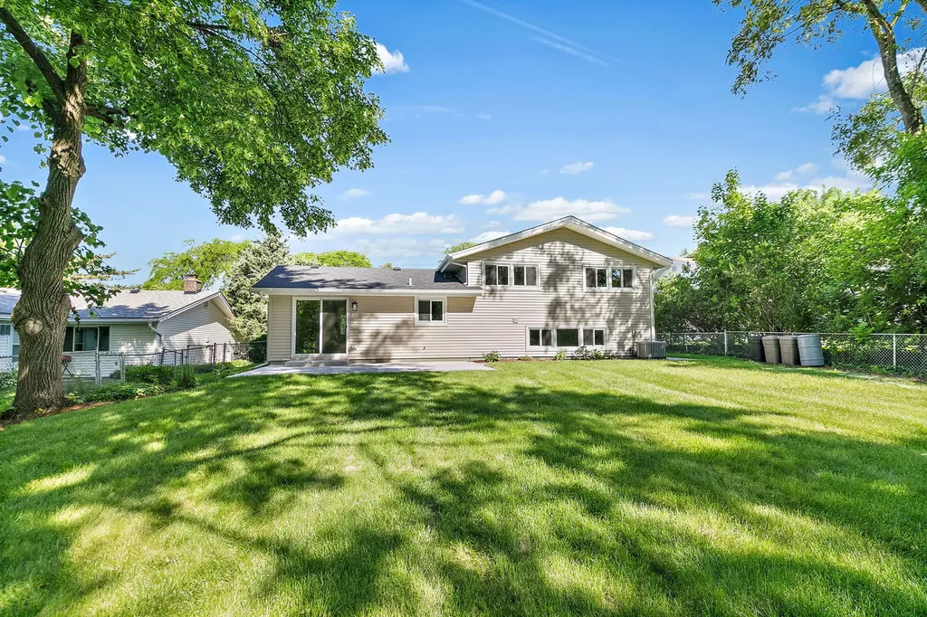 1005 Carlton Lane Schaumburg IL 60193