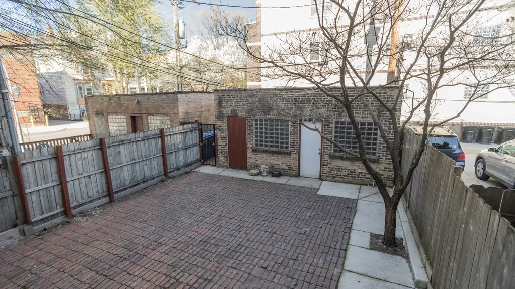 3423 North Seminary Street Chicago IL 60657