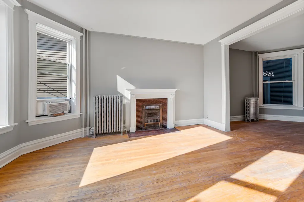 3423 North Seminary Street Chicago IL 60657