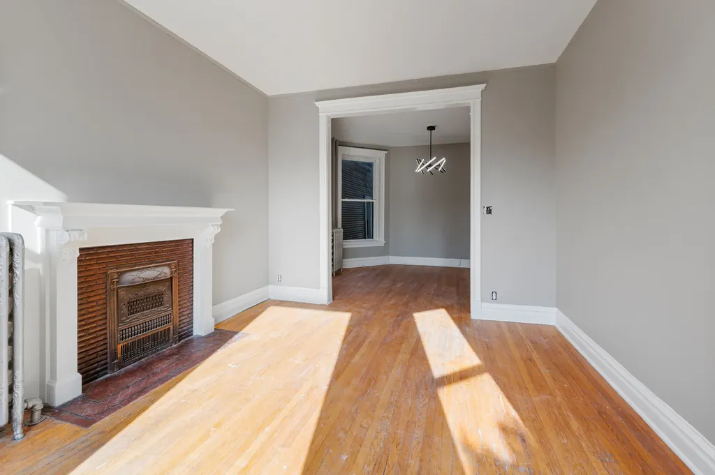 3423 North Seminary Street Chicago IL 60657