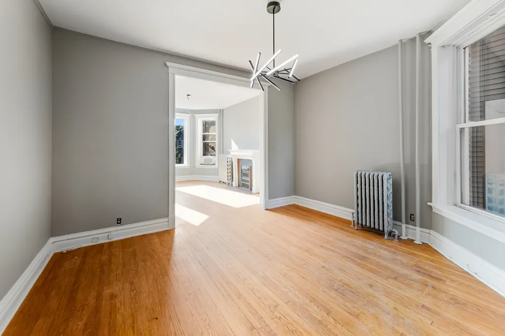 3423 North Seminary Street Chicago IL 60657
