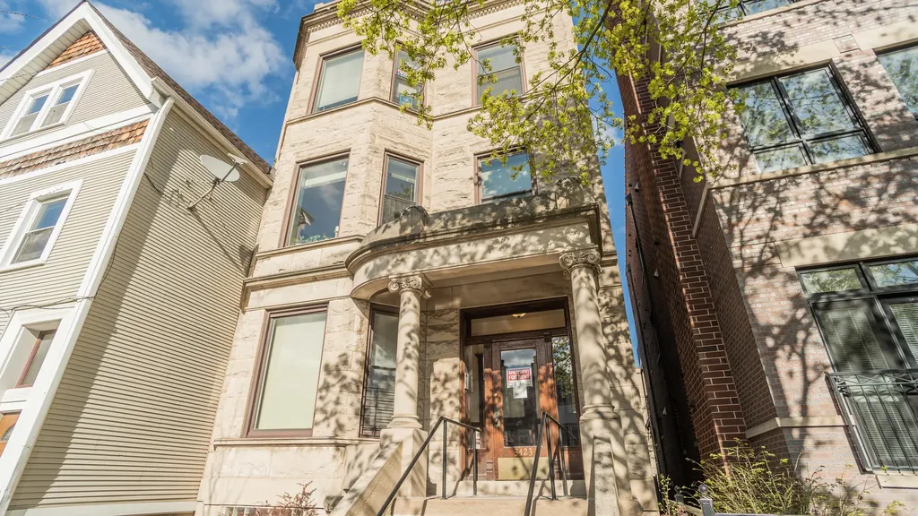 3423 North Seminary Street Chicago IL 60657