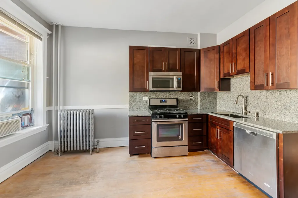 3423 North Seminary Street Chicago IL 60657