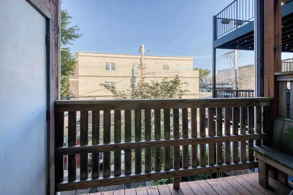 3423 North Seminary Street Chicago IL 60657