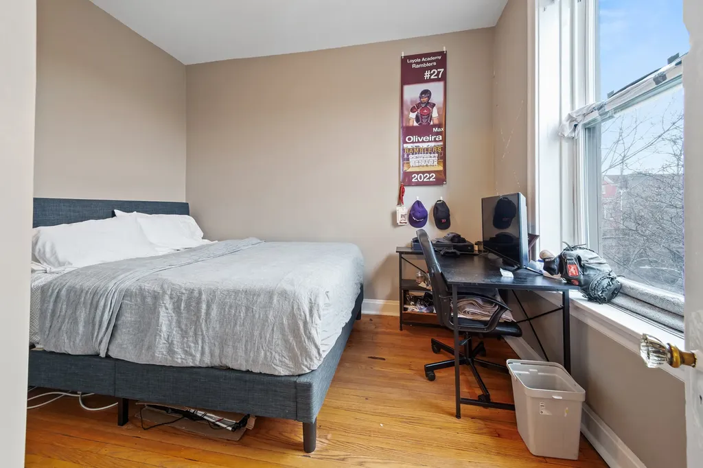 3423 North Seminary Street Chicago IL 60657