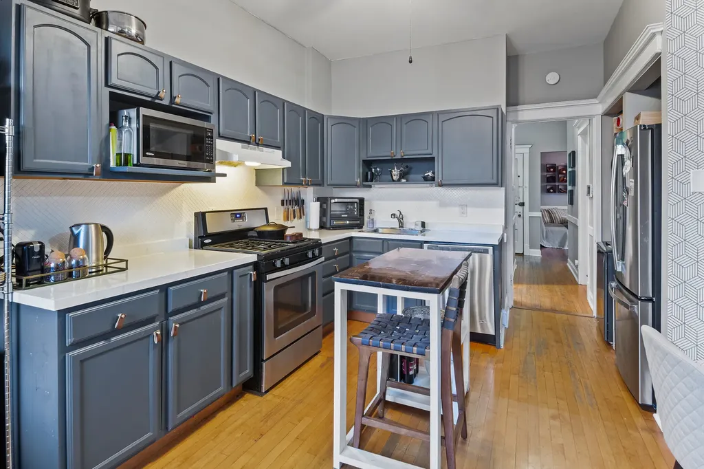 3423 North Seminary Street Chicago IL 60657