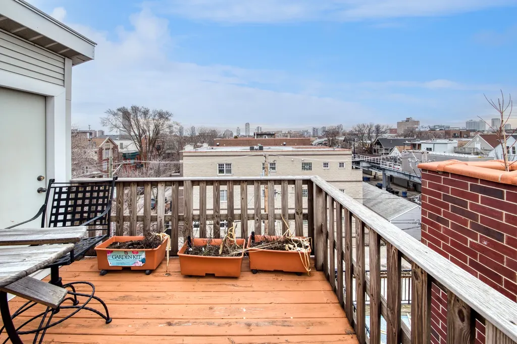 3423 North Seminary Street Chicago IL 60657