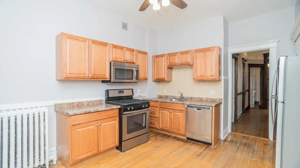 3423 North Seminary Street Chicago IL 60657