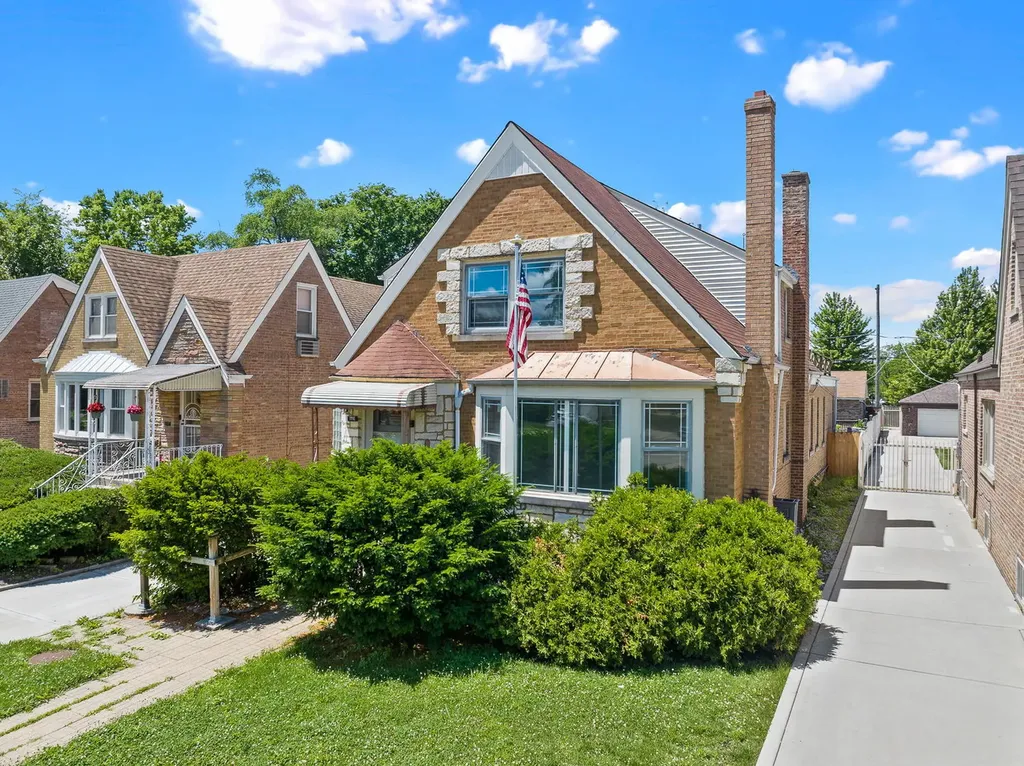 1716 North Neva Avenue Chicago IL 60707