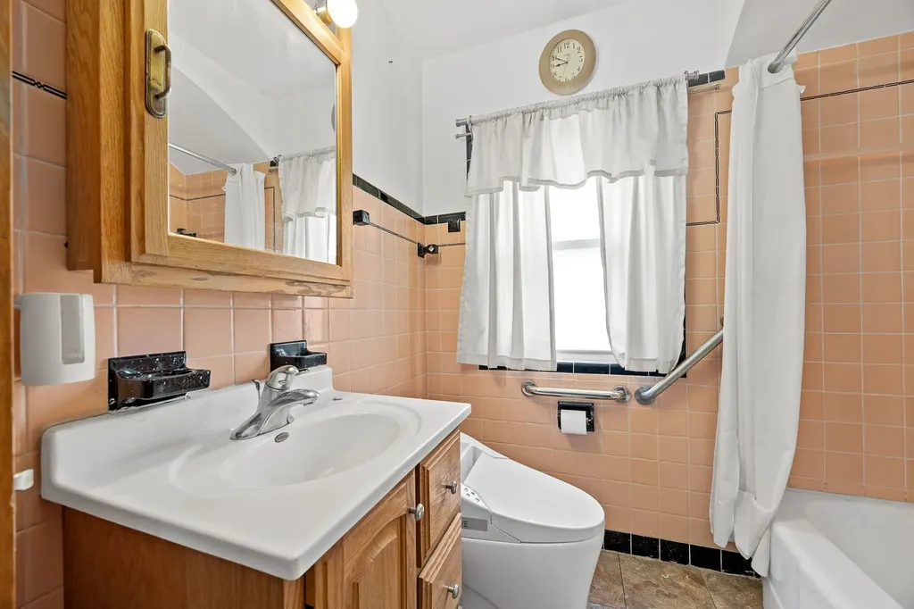 1716 North Neva Avenue Chicago IL 60707