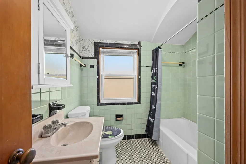 1716 North Neva Avenue Chicago IL 60707