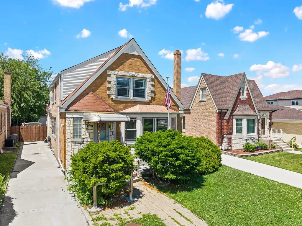 1716 North Neva Avenue Chicago IL 60707