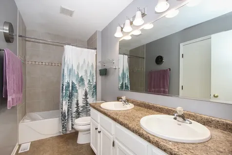 2290 Applewood Lane Woodstock IL 60098