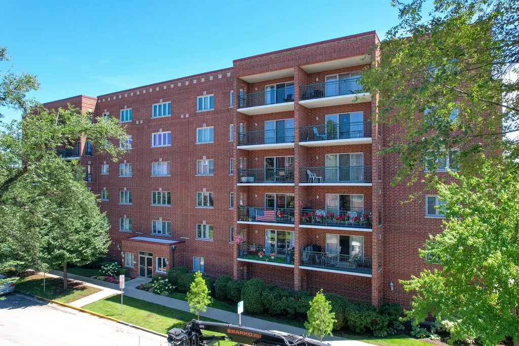1325 Perry Street Des Plaines IL 60016