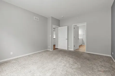 324 South Fork Drive Gurnee IL 60031