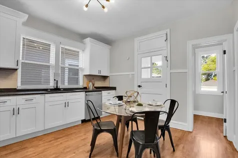 9824 South Escanaba Avenue Chicago IL 60617