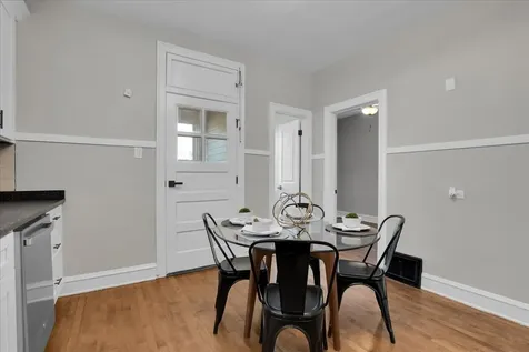 9824 South Escanaba Avenue Chicago IL 60617