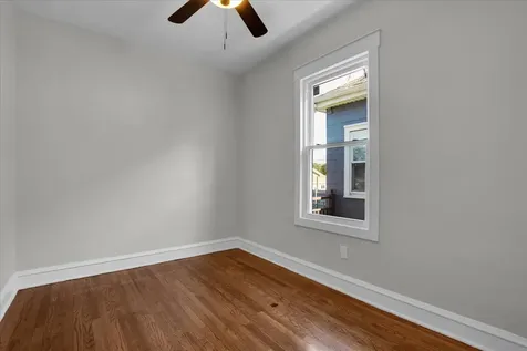 9824 South Escanaba Avenue Chicago IL 60617