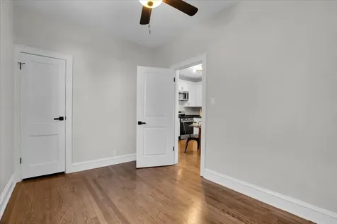 9824 South Escanaba Avenue Chicago IL 60617