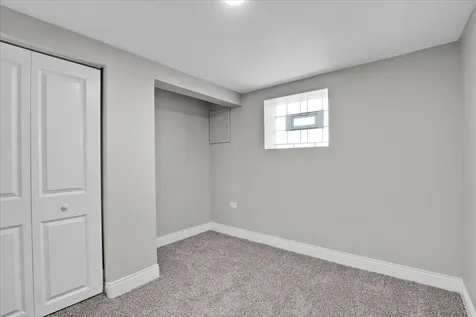 9824 South Escanaba Avenue Chicago IL 60617