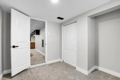 9824 South Escanaba Avenue Chicago IL 60617