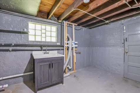 9824 South Escanaba Avenue Chicago IL 60617