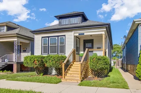 9824 South Escanaba Avenue Chicago IL 60617