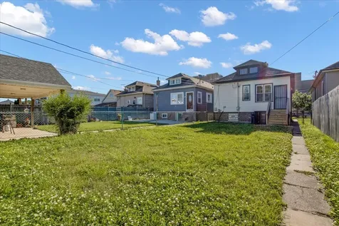 9824 South Escanaba Avenue Chicago IL 60617