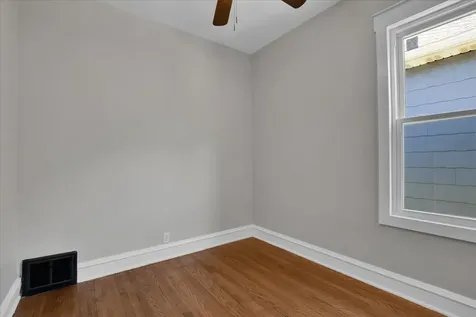 9824 South Escanaba Avenue Chicago IL 60617