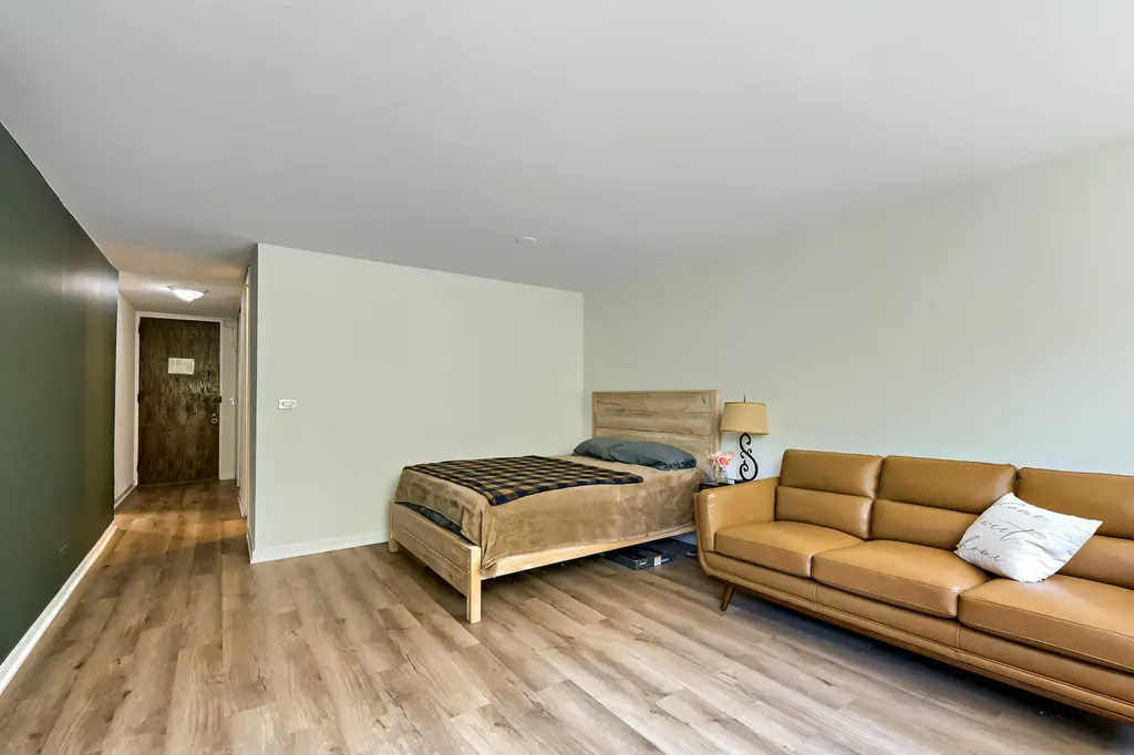 720 West Gordon Terrace Chicago IL 60613