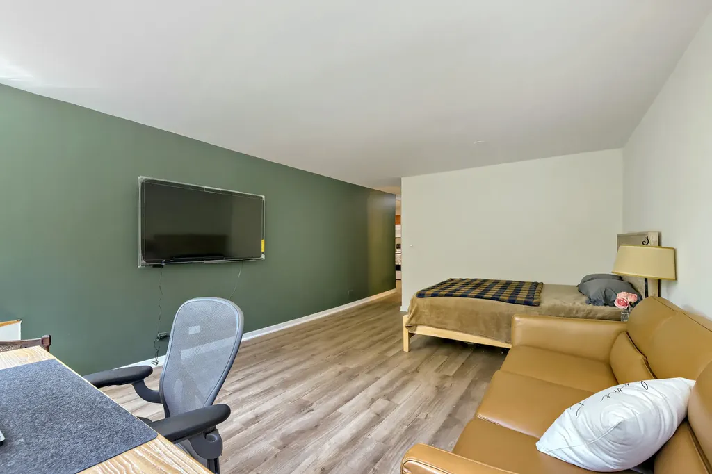 720 West Gordon Terrace Chicago IL 60613