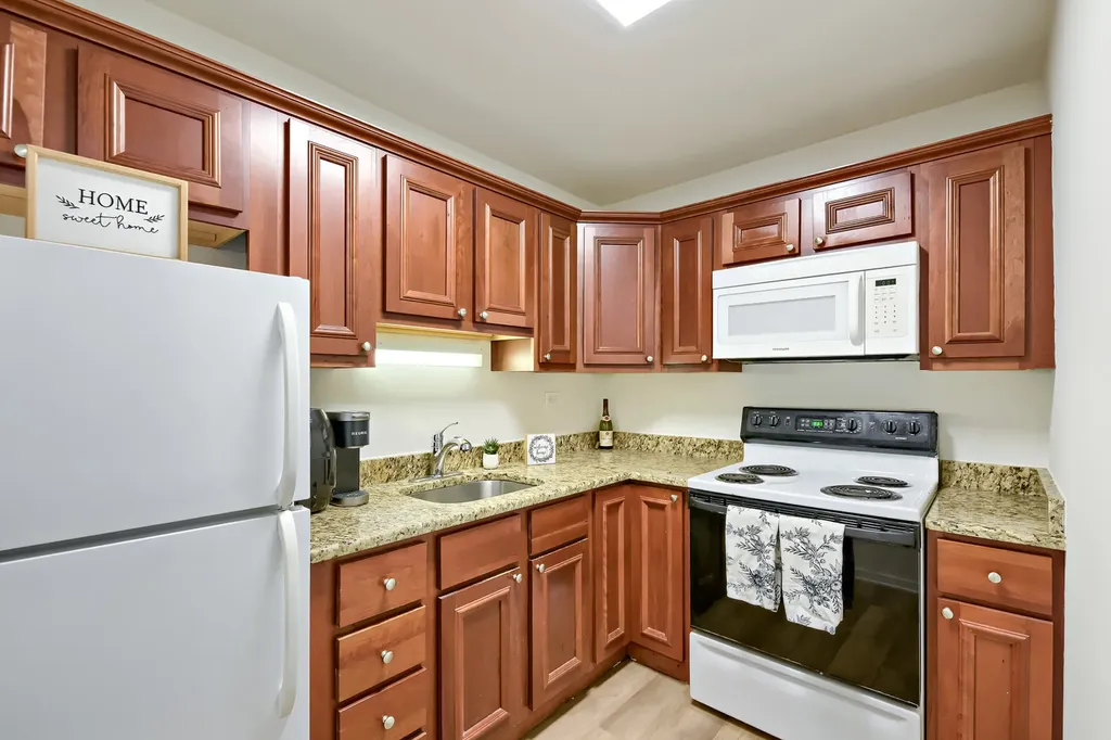 720 West Gordon Terrace Chicago IL 60613