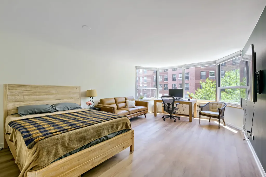 720 West Gordon Terrace Chicago IL 60613