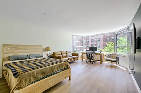 720 West Gordon Terrace Chicago IL 60613