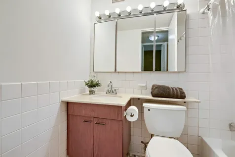 720 West Gordon Terrace Chicago IL 60613