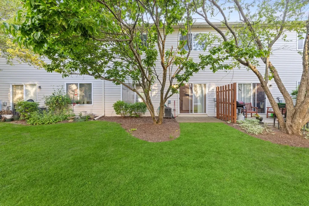 2247 Stoughton Drive Aurora IL 60502