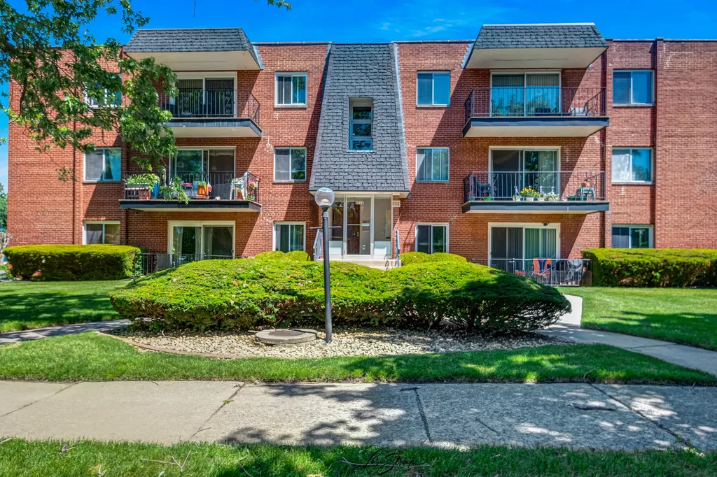 5712 128TH Street Crestwood IL 60418