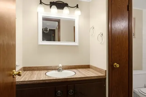 5712 128TH Street Crestwood IL 60418